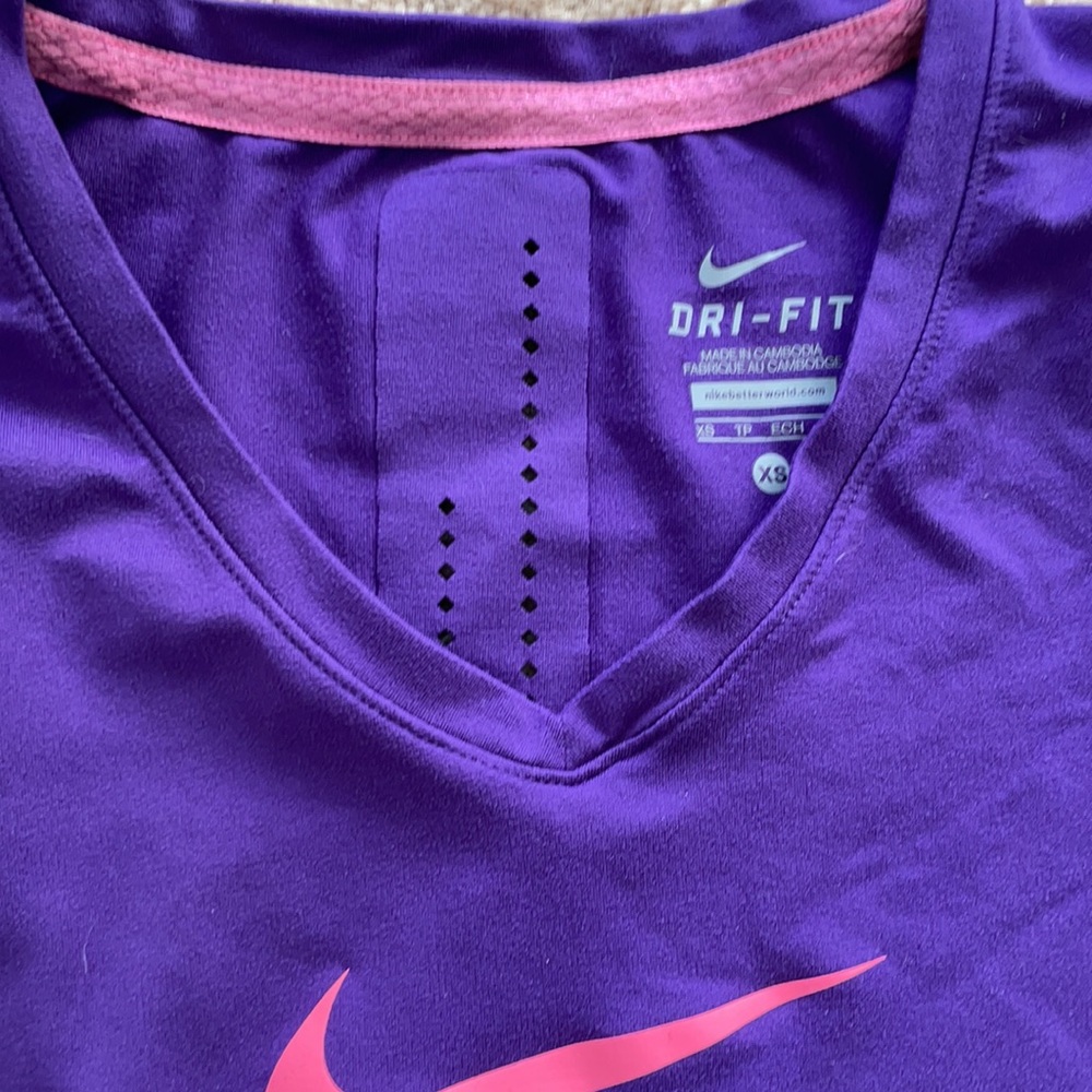 Workout shirts - Picture 2 of 3